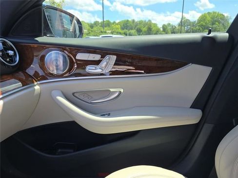 Used 2020 Mercedes-Benz E 350 4MATIC Sedan image 25