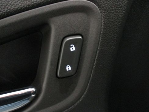 Used 2022 Chevrolet Colorado LT w/ LT Convenience Package image 15