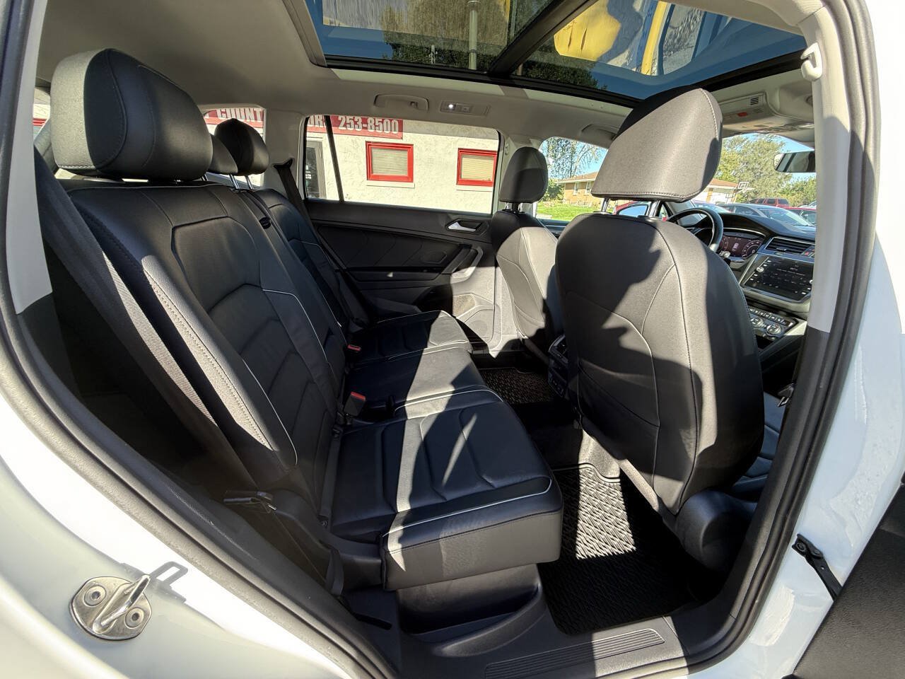 Used 2019 Volkswagen Tiguan SEL Premium AWD/4WD image 16