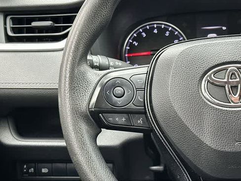 Used 2020 Toyota RAV4 XLE w/ Convenience Package image 9