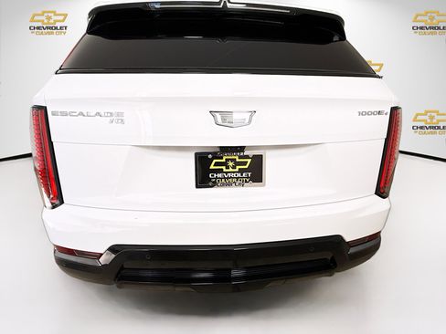 Used 2025 Cadillac Escalade IQ Sport 2 w/ LPO, ONYX Package image 6