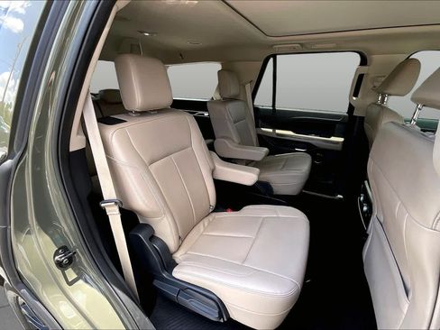 Used 2024 Ford Expedition XLT AWD/4WD image 26