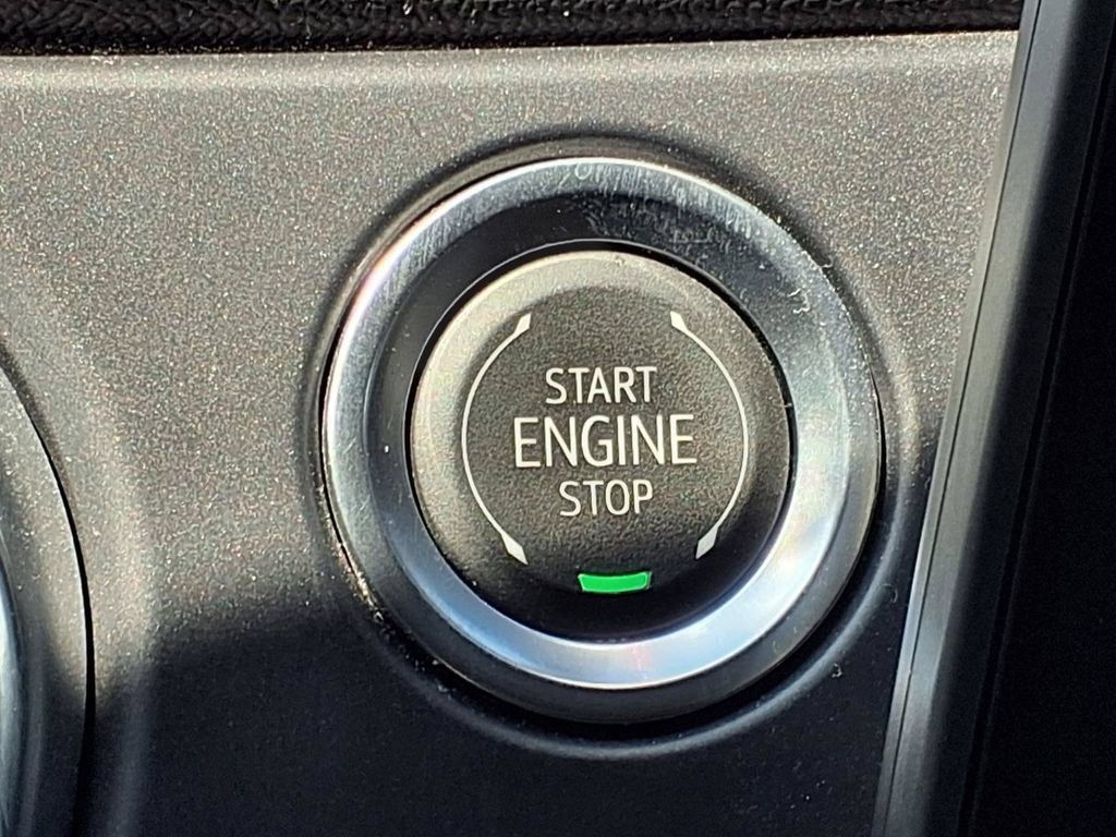 Used 2025 Chevrolet Blazer LT FWD image 18