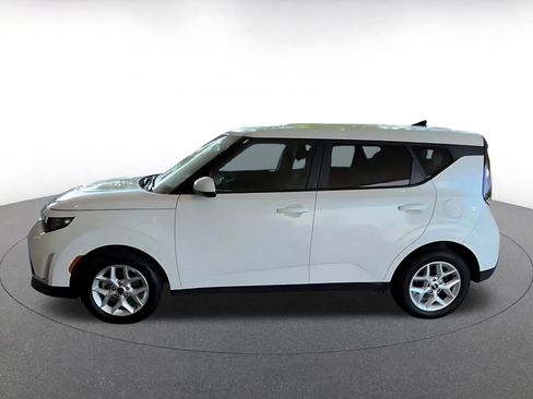 Used 2025 Kia Soul LX w/ LX Technology Package FWD image 7