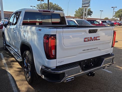 New 2026 GMC Sierra 1500 SLT image 2