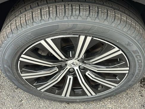 Certified 2023 Volvo XC90 B6 Plus AWD/4WD image 32