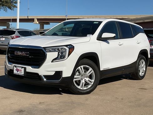 Used 2024 GMC Terrain SLE image 2