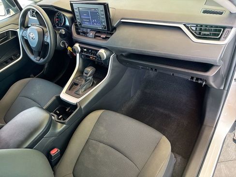 Certified 2022 Toyota RAV4 LE FWD image 17