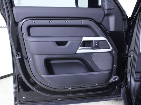 Used 2024 Land Rover Defender 110 S image 18