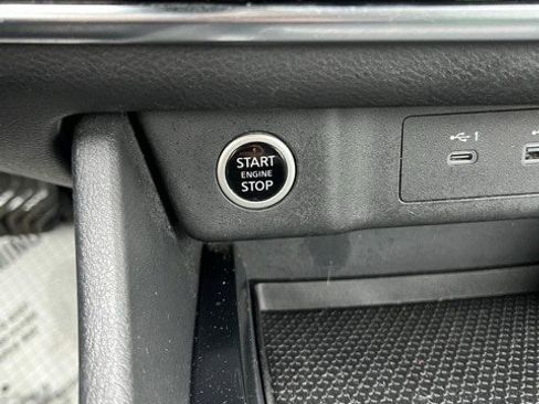 Used 2023 Nissan Rogue SV image 12