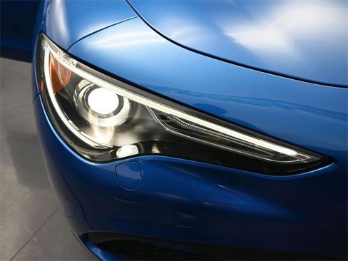 Used 2022 Alfa Romeo Stelvio Veloce image 21