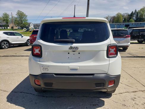 Used 2023 Jeep Renegade Latitude AWD/4WD image 4