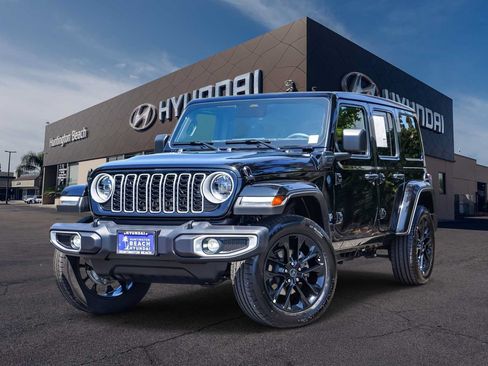Used 2025 Jeep Wrangler Unlimited Sahara w/ Safety Group AWD/4WD image 1