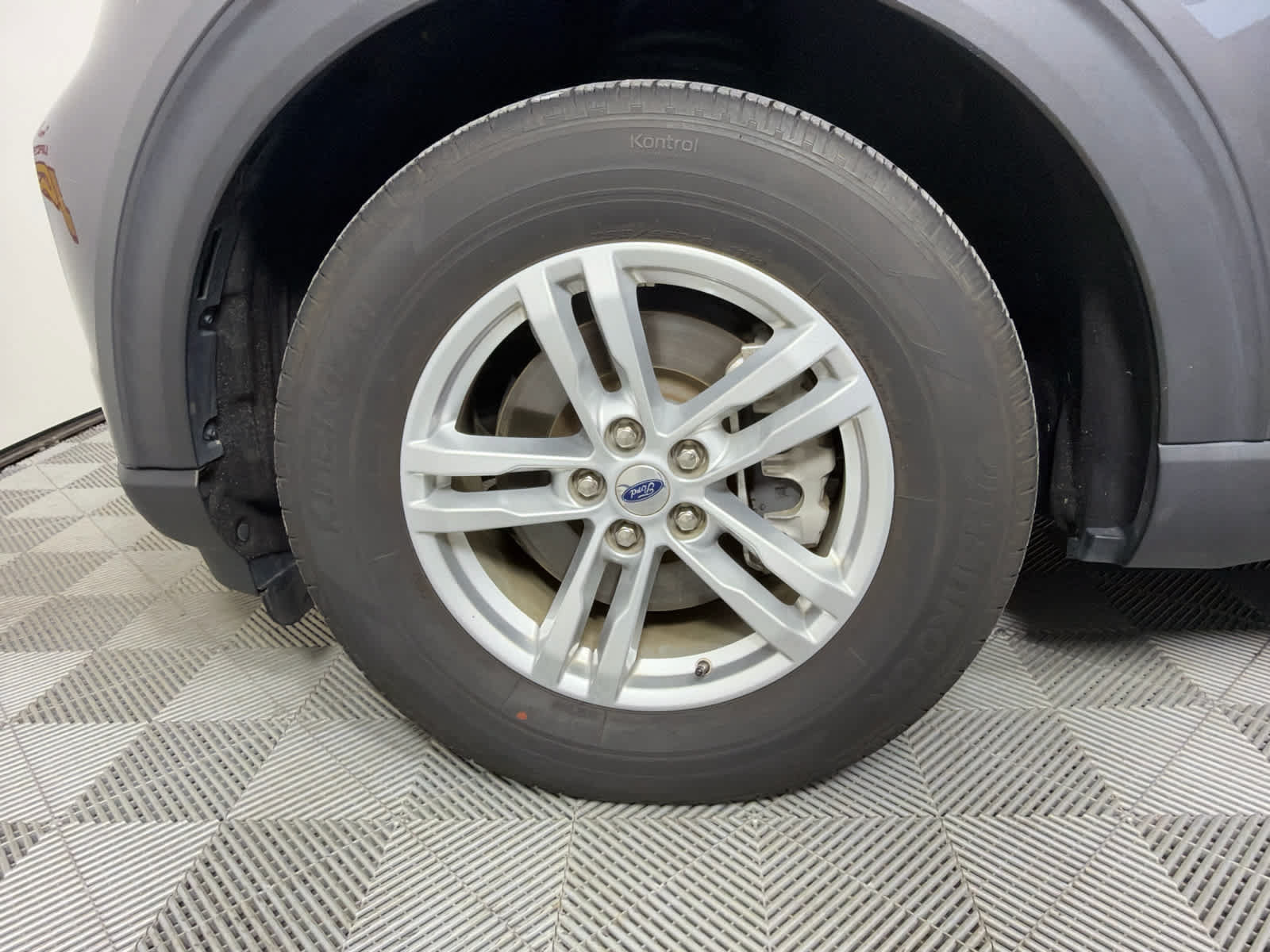 Used 2024 Ford Explorer XLT RWD image 10