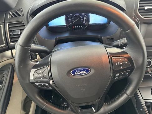 Used 2018 Ford Explorer XLT w/ Equipment Group 202A AWD/4WD image 23