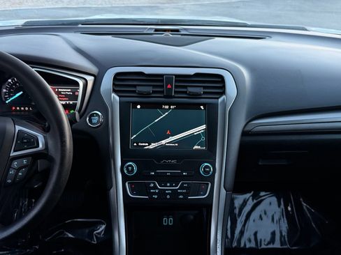 Used 2019 Ford Fusion SE FWD image 26