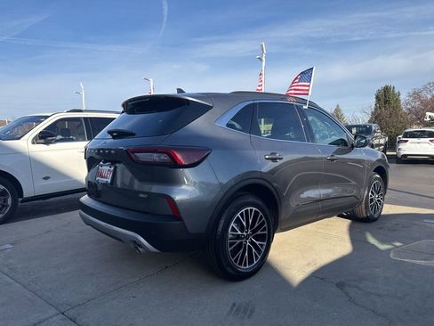 Certified 2025 Ford Escape SE image 9