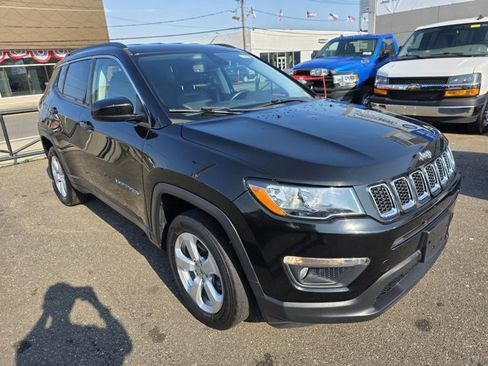 Used 2019 Jeep Compass Latitude w/ Popular Equipment Group AWD/4WD image 1