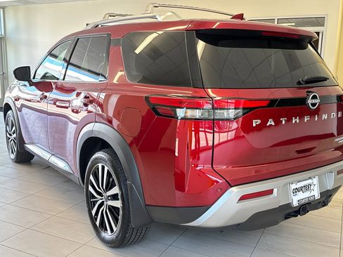 Used 2025 Nissan Pathfinder Platinum w/ Cargo Package AWD/4WD image 6