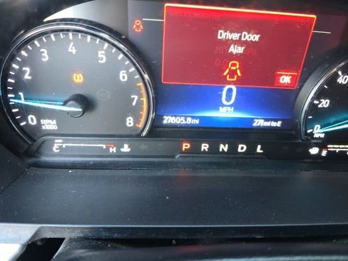 Used 2022 Ford Explorer XLT image 11