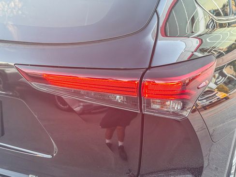 New 2026 Toyota Highlander Platinum image 8