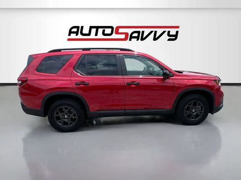 Used 2025 Honda Pilot TrailSport image 8