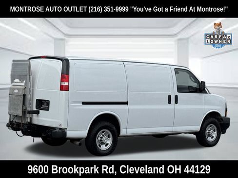 Used 2020 Chevrolet Express 3500 w/ Driver Convenience Package RWD image 3