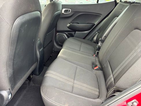 Used 2020 Hyundai Venue SEL FWD image 6