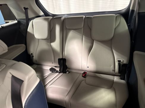 New 2026 Kia Carnival EX FWD image 31