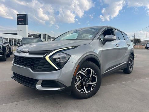 Used 2023 Kia Sportage LX image 2