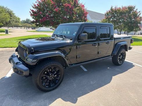 Used 2024 Jeep Gladiator Sport AWD/4WD image 2