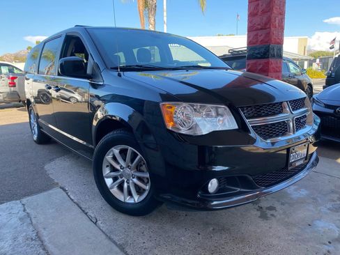 Used 2020 Dodge Grand Caravan SXT image 2
