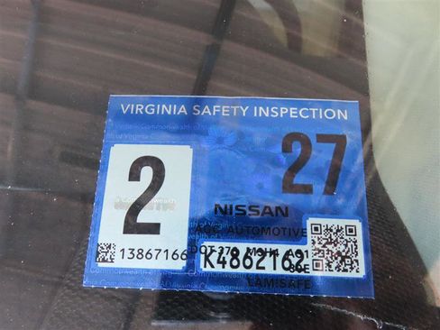 Used 2017 Nissan Titan SV image 37