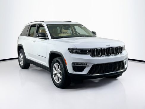 Used 2022 Jeep Grand Cherokee Limited image 3