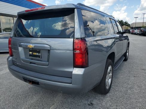 Used 2020 Chevrolet Suburban LT w/ Luxury Package RWD image 4