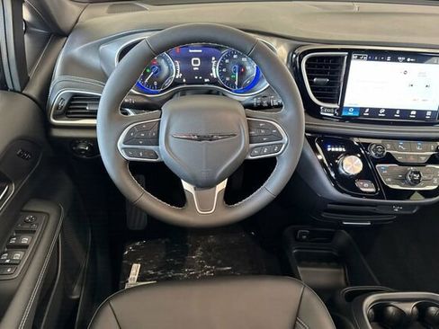 New 2026 Chrysler Pacifica Select image 11
