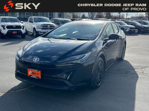 Used 2024 Toyota Prius LE image 2