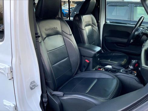 Used 2018 Jeep Wrangler Unlimited Sahara w/ Safety Group image 9