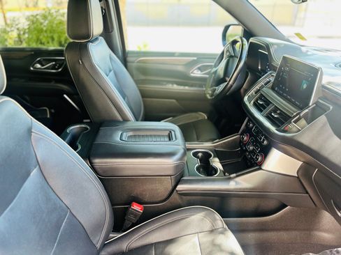 Used 2023 Chevrolet Suburban Premier AWD/4WD image 30