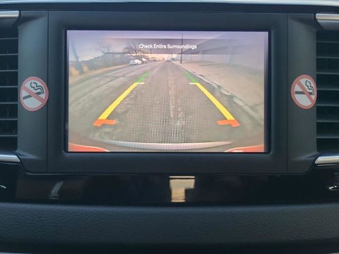 Used 2023 Chrysler Voyager LX FWD image 14