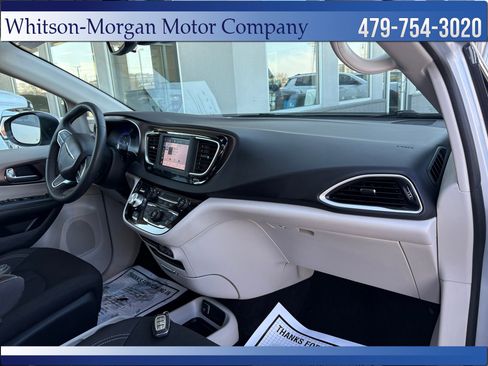 Used 2023 Chrysler Voyager LX image 41