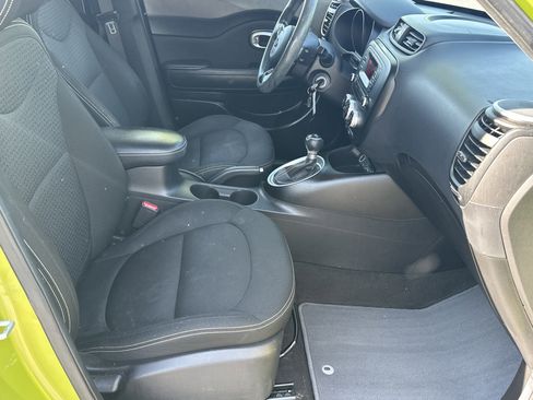 Used 2015 Kia Soul + image 14