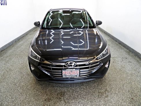 Used 2020 Hyundai Elantra SE FWD image 2