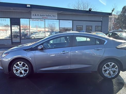 Used 2018 Chevrolet Volt Premier w/ Driver Confidence Package FWD image 4