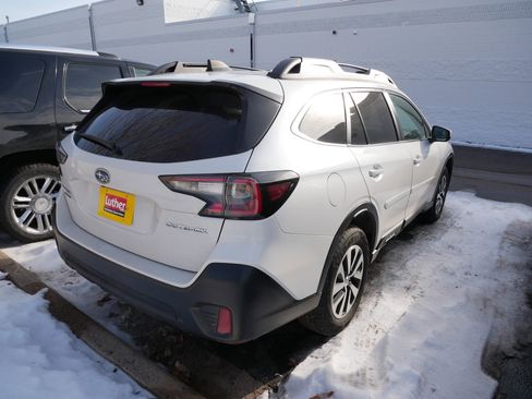 Used 2022 Subaru Outback Premium image 5