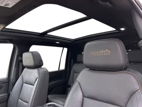 Used 2023 Chevrolet Suburban High Country image 33