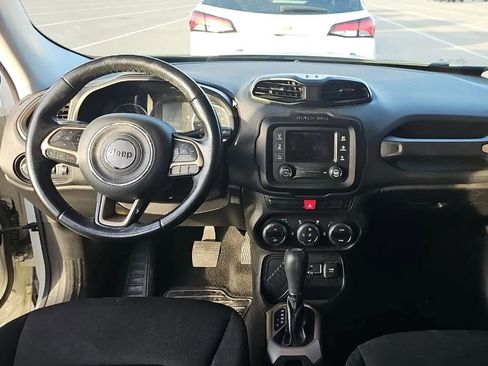 Used 2015 Jeep Renegade Latitude w/ Popular Equipment Group image 11