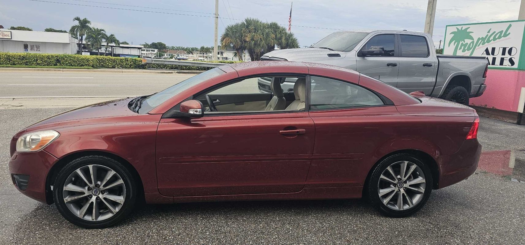Used 2011 Volvo C70 T5 w/ Convenience Pkg FWD image 17