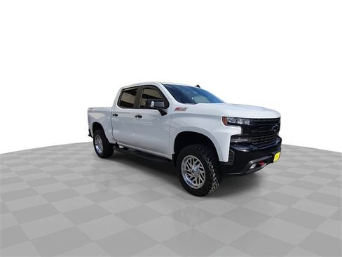 Used 2021 Chevrolet Silverado 1500 LT Trail Boss w/ Convenience Package II image 2