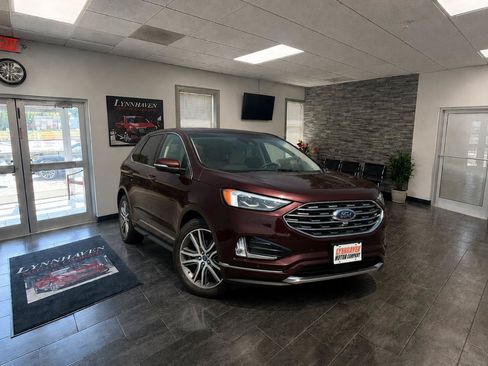 Used 2019 Ford Edge Titanium w/ Equipment Group 301A FWD image 2